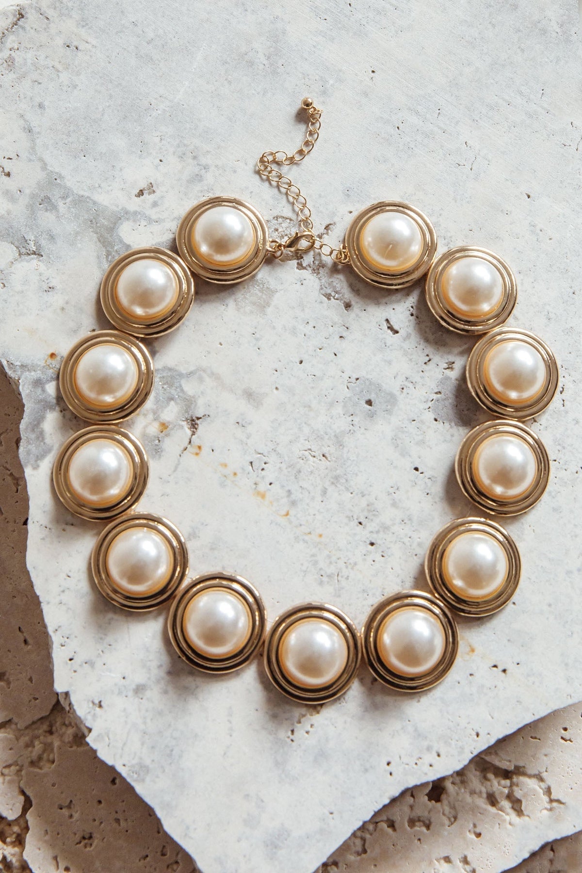 Chelsea Pearl Circle Necklace Gold/Pearl